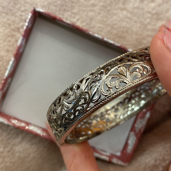 Silver bangle - Picture 4 of 4